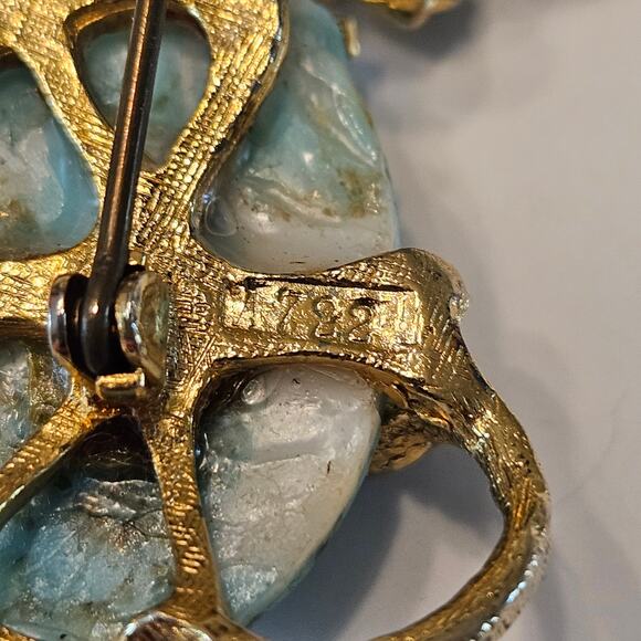 Distinctive Sphinx Cat Brooch:  Gold-Plated, Faux Turquoise, Red Crystal Eyes - Picture 9 of 12